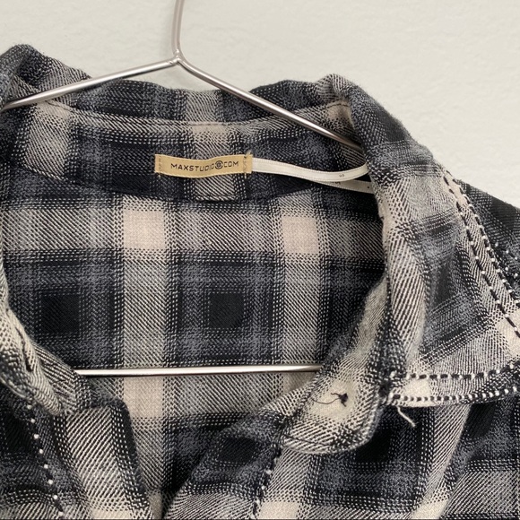 Max Studio Button Up - Picture 3 of 3